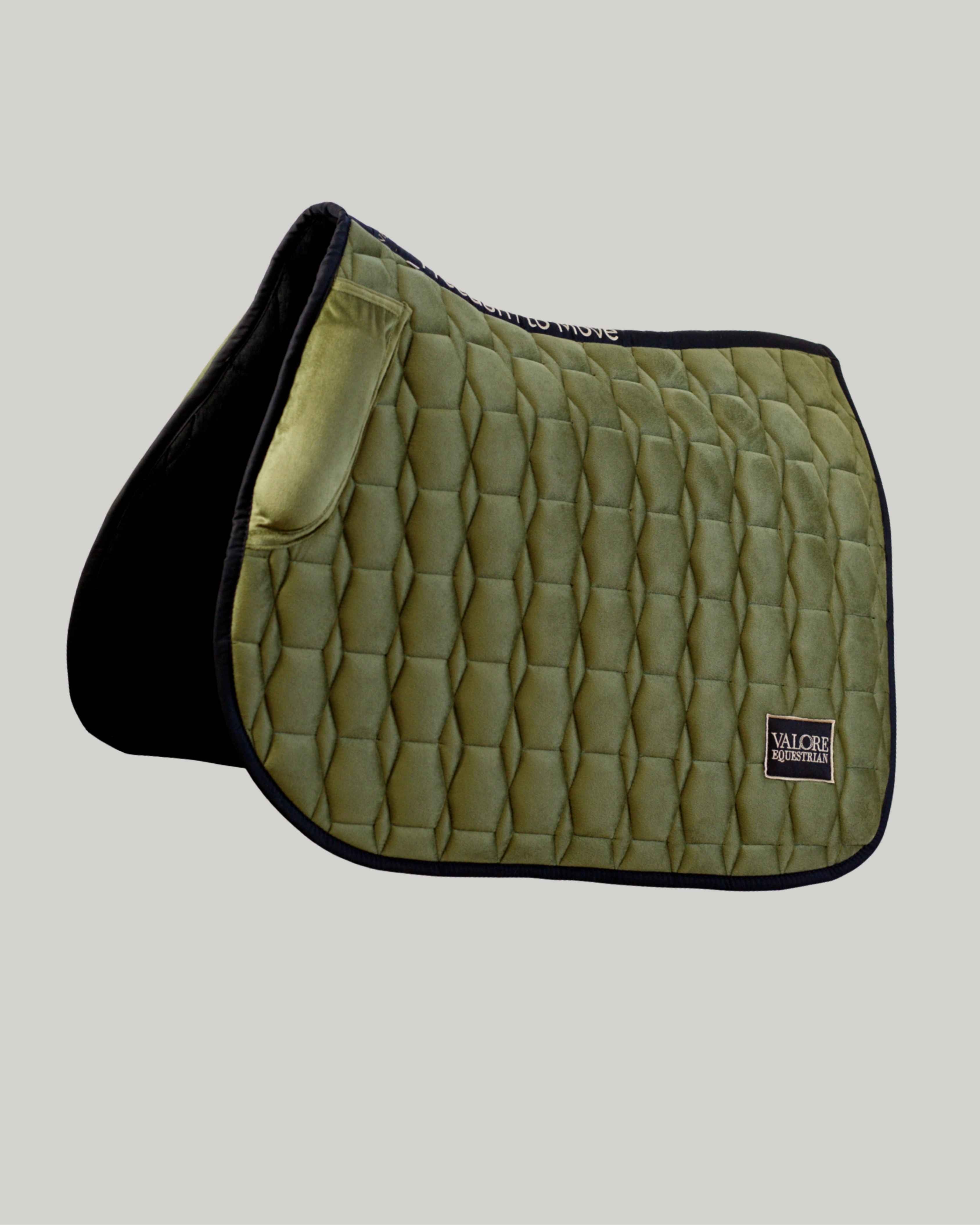 Olive Grove Velvet Valore Jumping Wither Relief Saddle Pad – Anatomical Saddle Pad for Comfort and Freedom