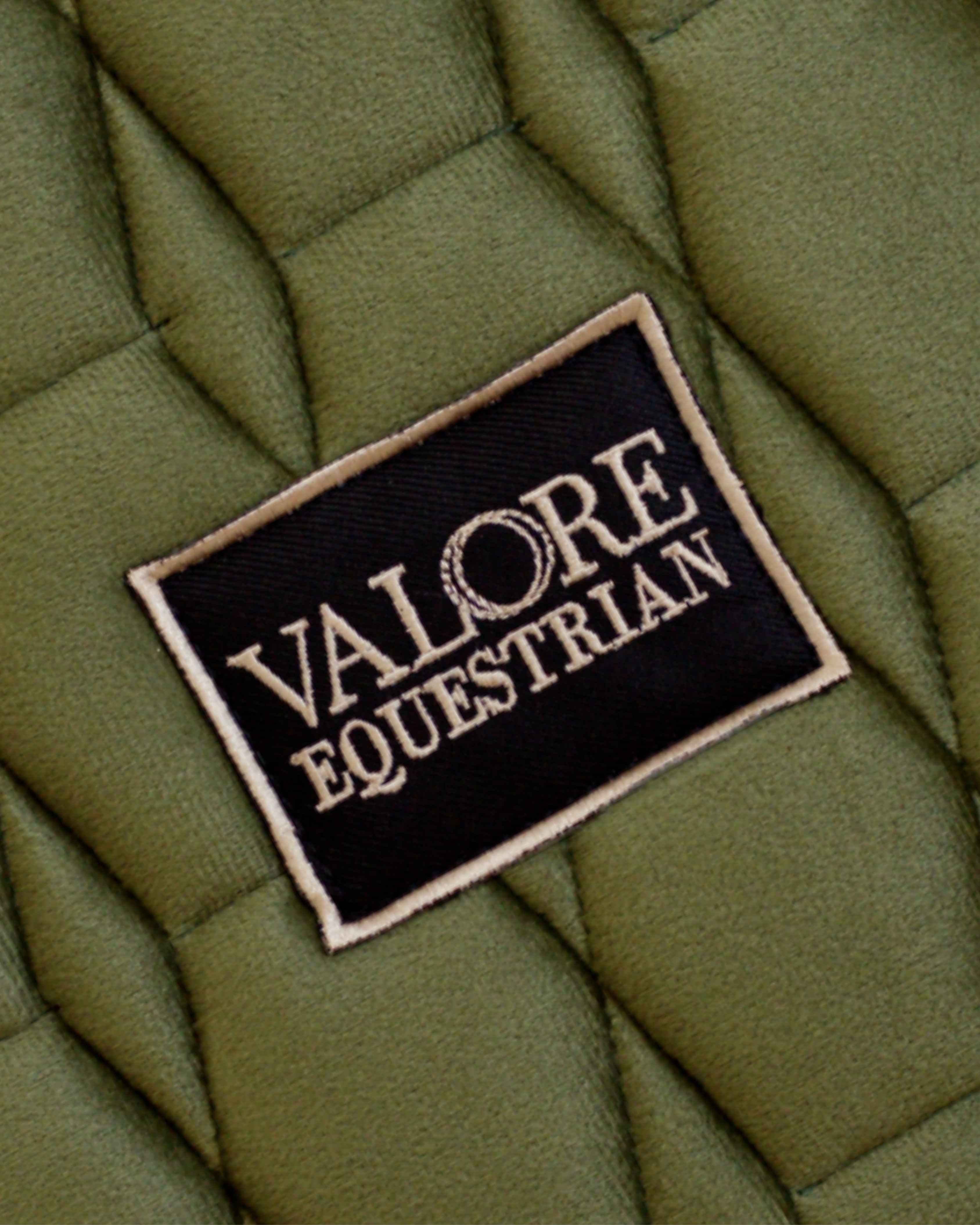 Olive Grove Velvet Valore Jumping Wither Relief Saddle Pad – Anatomical Saddle Pad for Comfort and Freedom