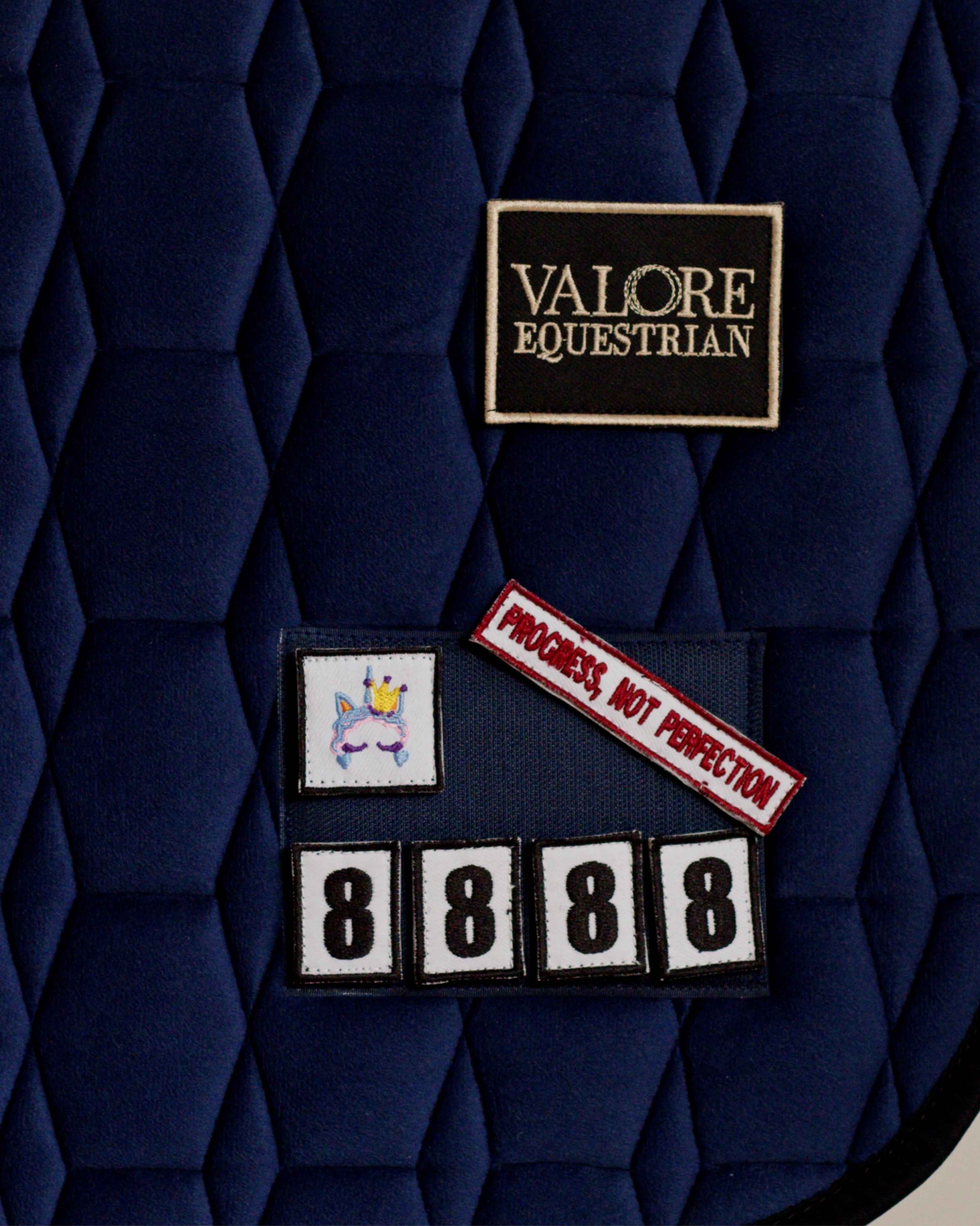 Deep Navy Velvet Valore Jumping Wither Relief Saddle Pad – Anatomical Saddle Pad with Velcro Show Numbers