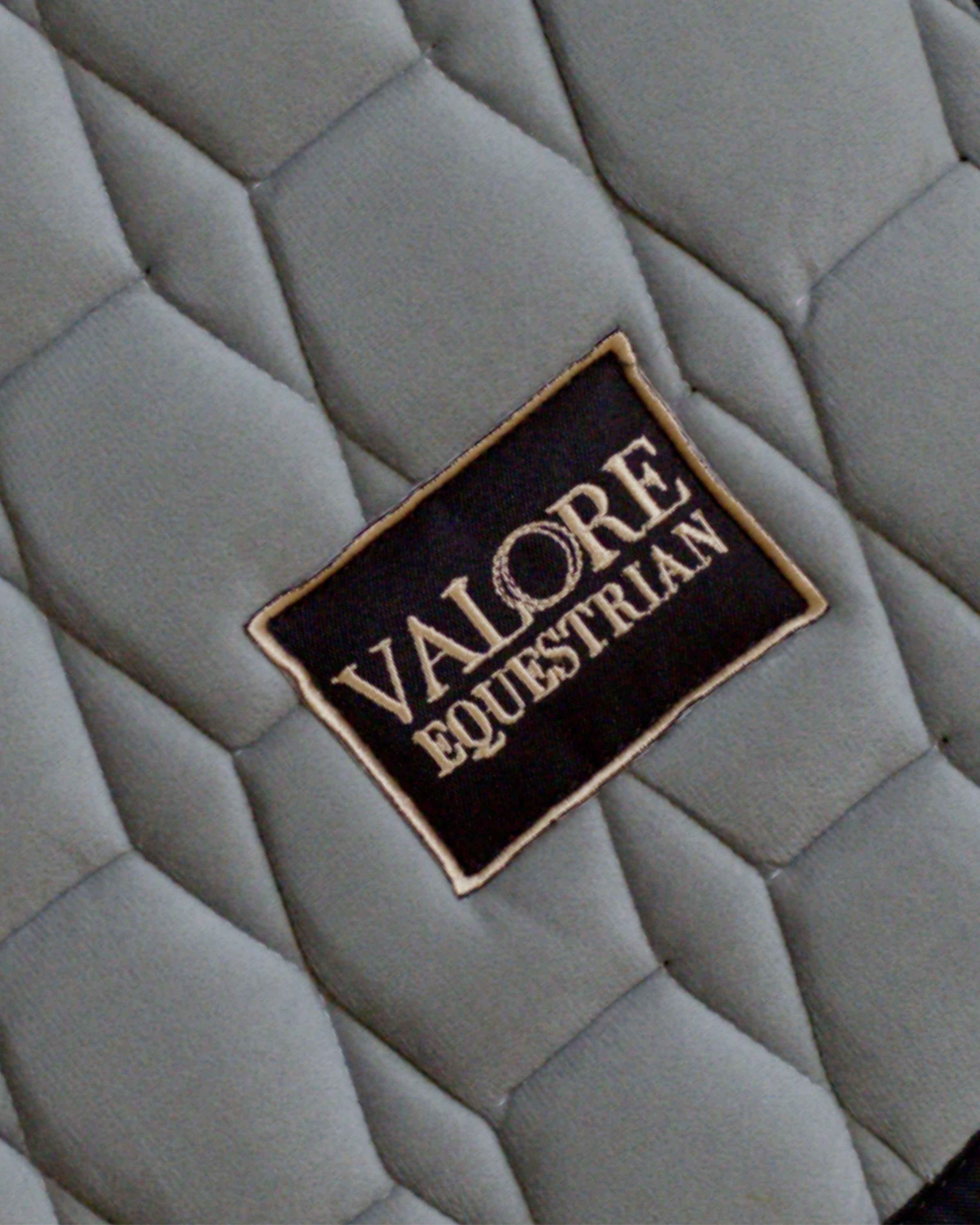 Silver Ash Velvet Valore Dressage Wither Relief Saddle Pad – Anatomical Saddle Pad for Comfort and Freedom