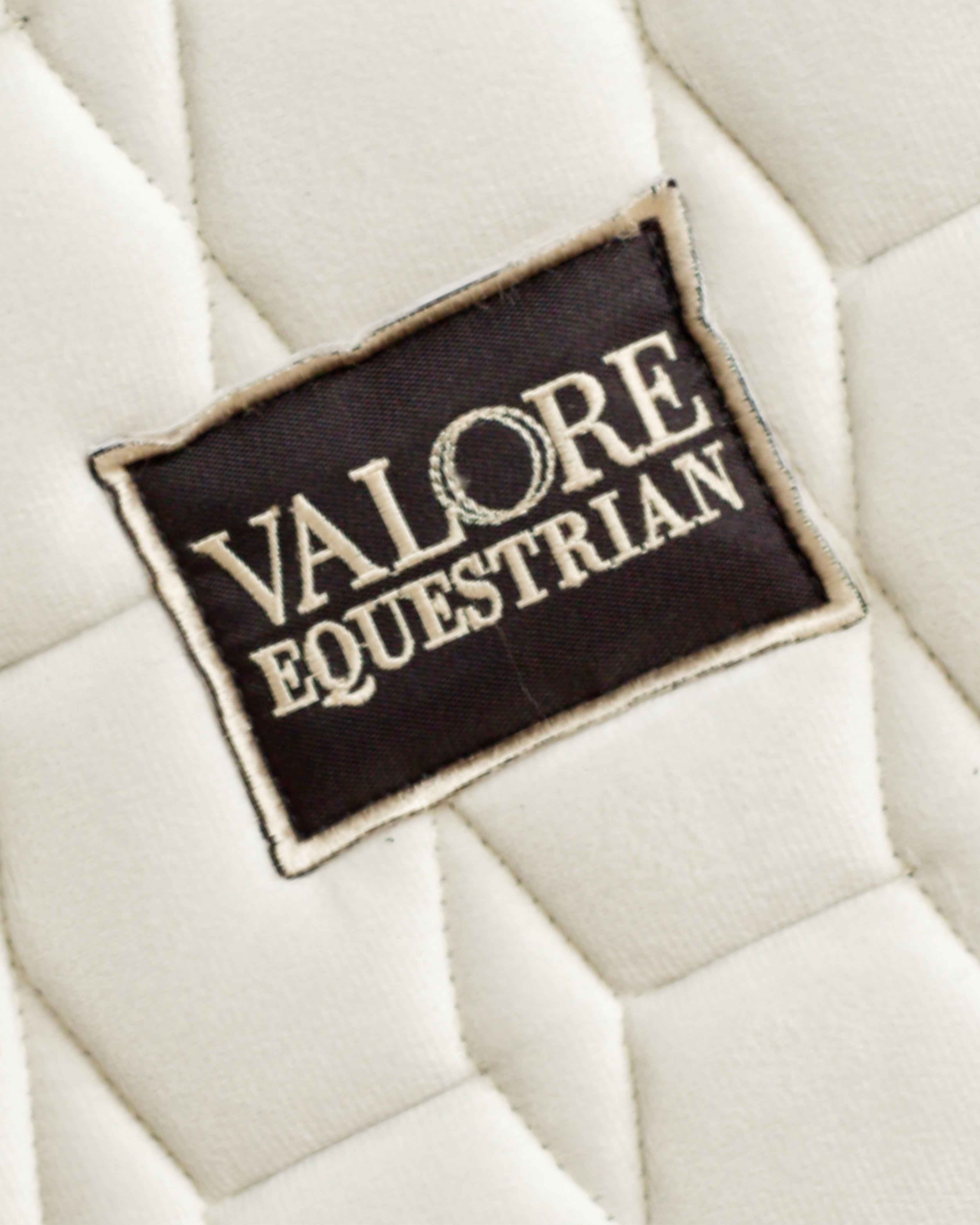 Ivory Mist Velvet Valore Dressage Wither Relief Saddle Pad – Anatomical Saddle Pad for Comfort and Freedom
