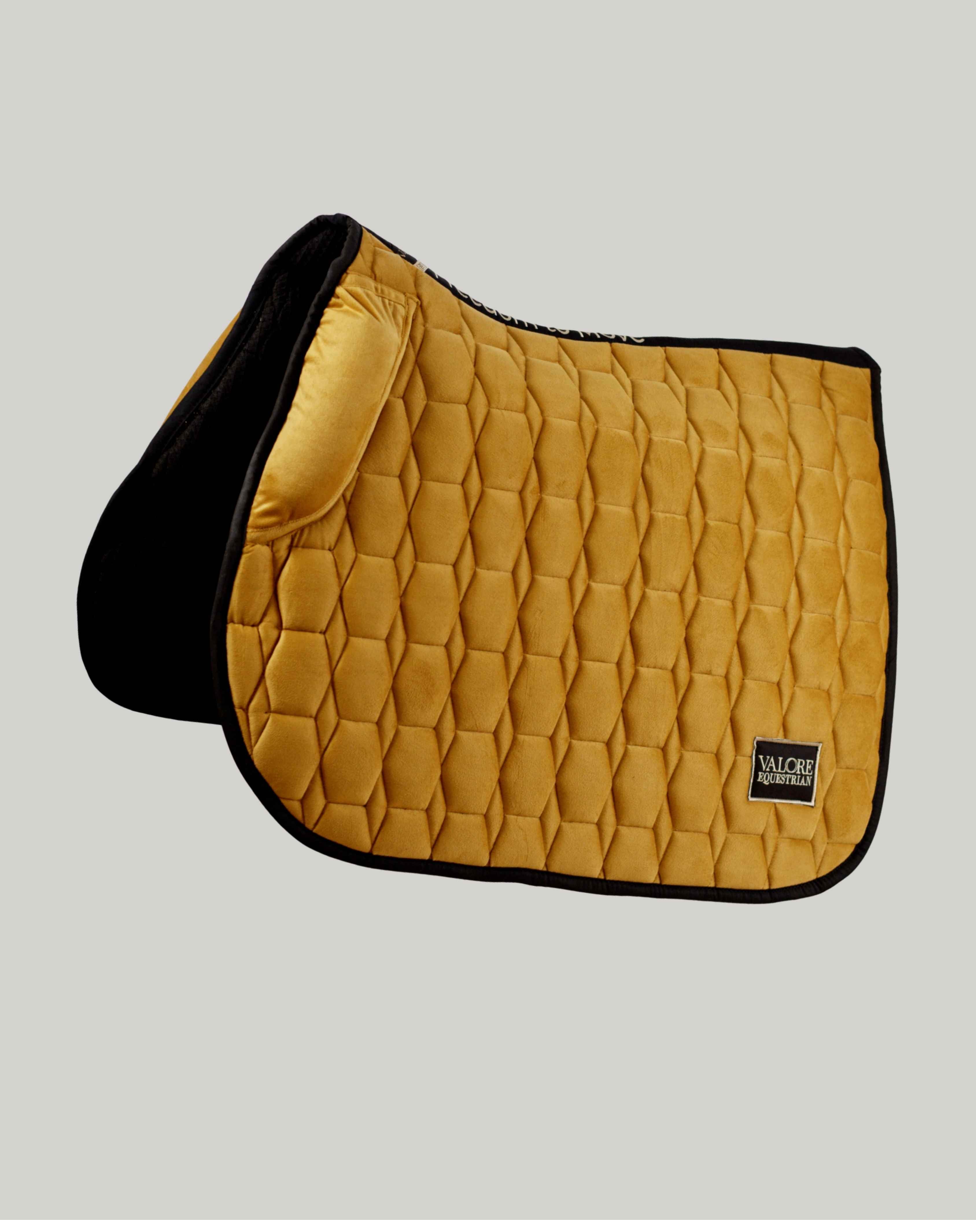Golden Meadow Velvet Valore Jumping Wither Relief Saddle Pad – Anatomical Saddle Pad for Comfort and Freedom