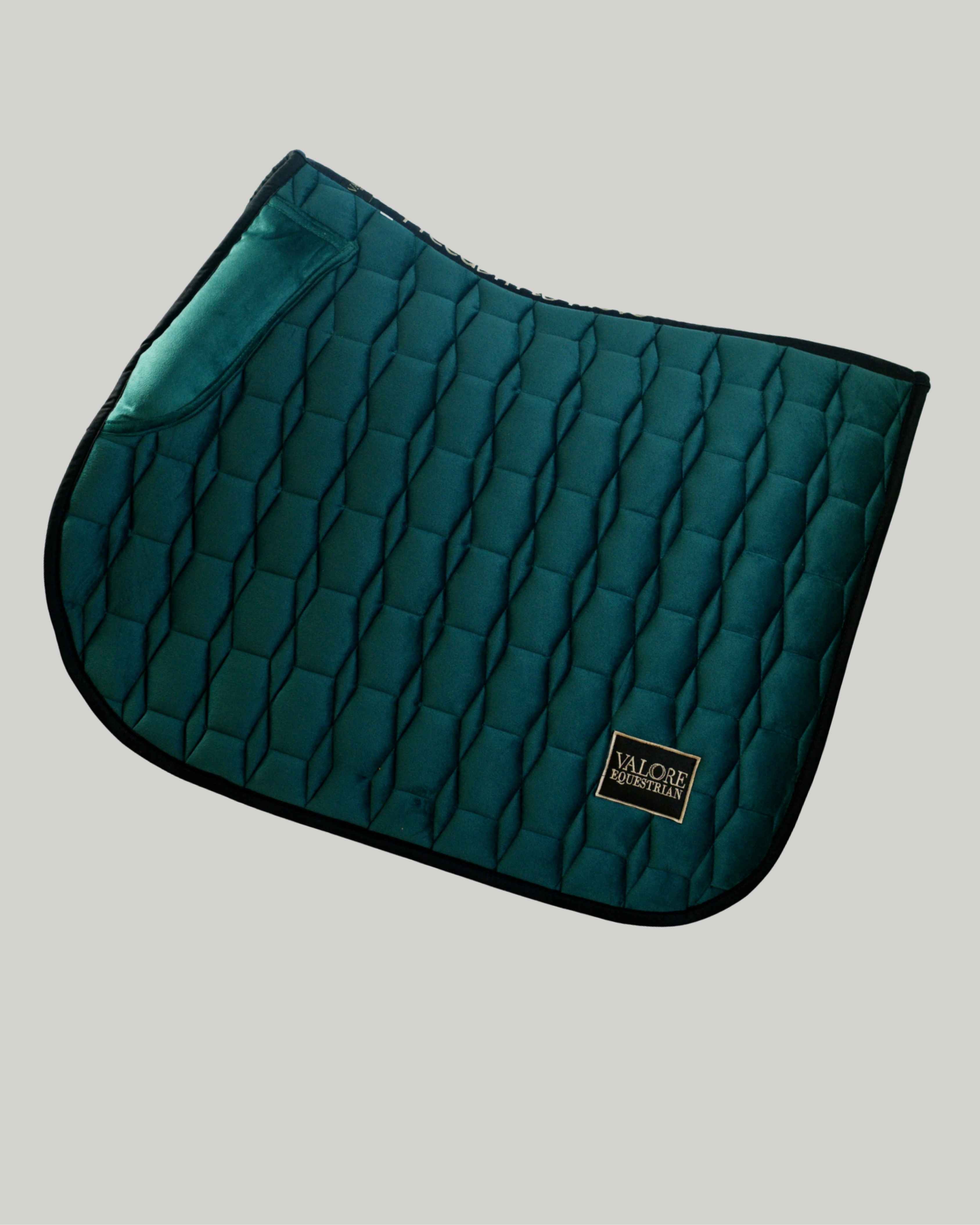 Emerald Green Velvet Valore Jumping Wither Relief Saddle Pad – Anatomical Saddle Pad for Comfort and Freedom