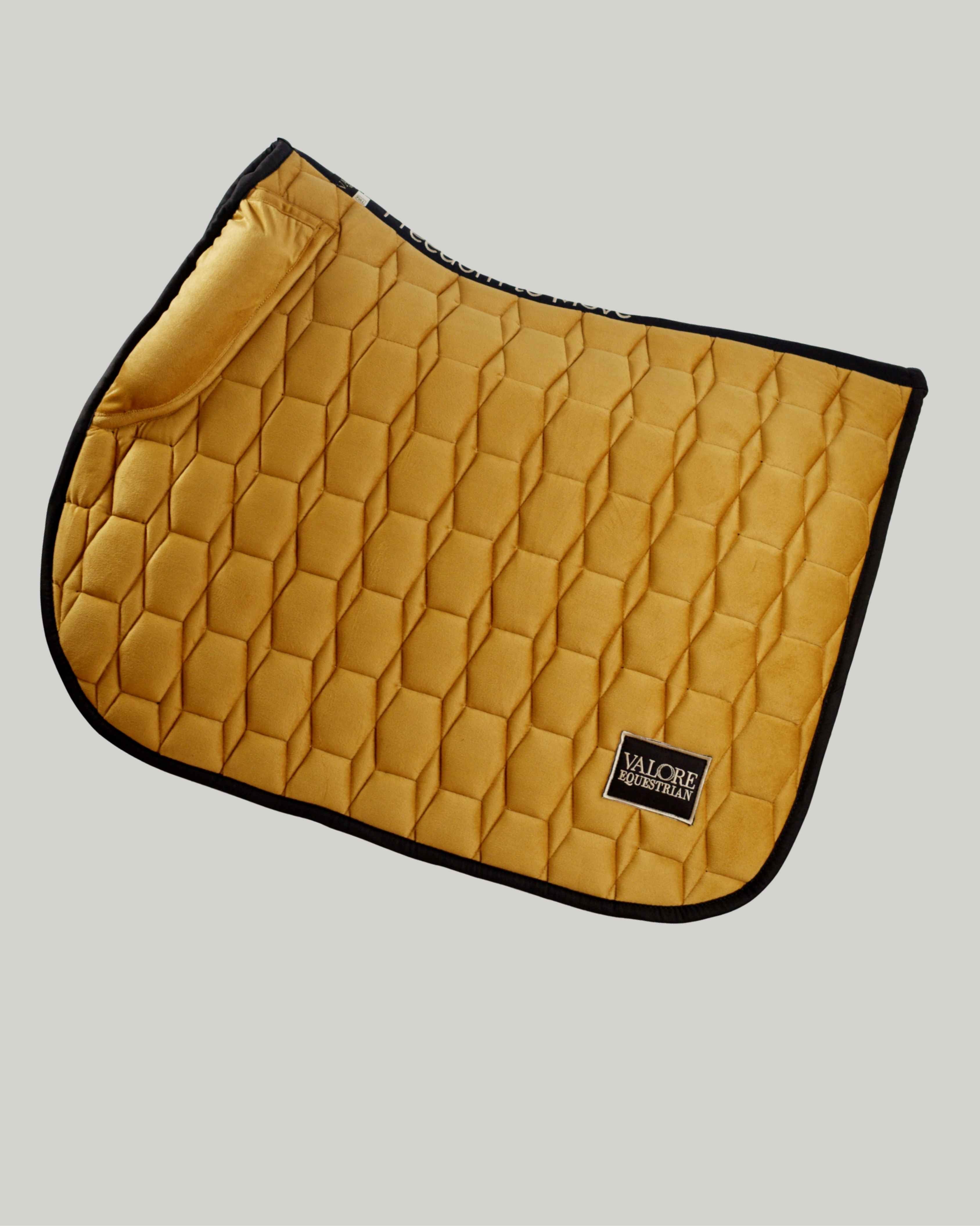 Golden Meadow Velvet Valore Jumping Wither Relief Saddle Pad – Anatomical Saddle Pad for Comfort and Freedom