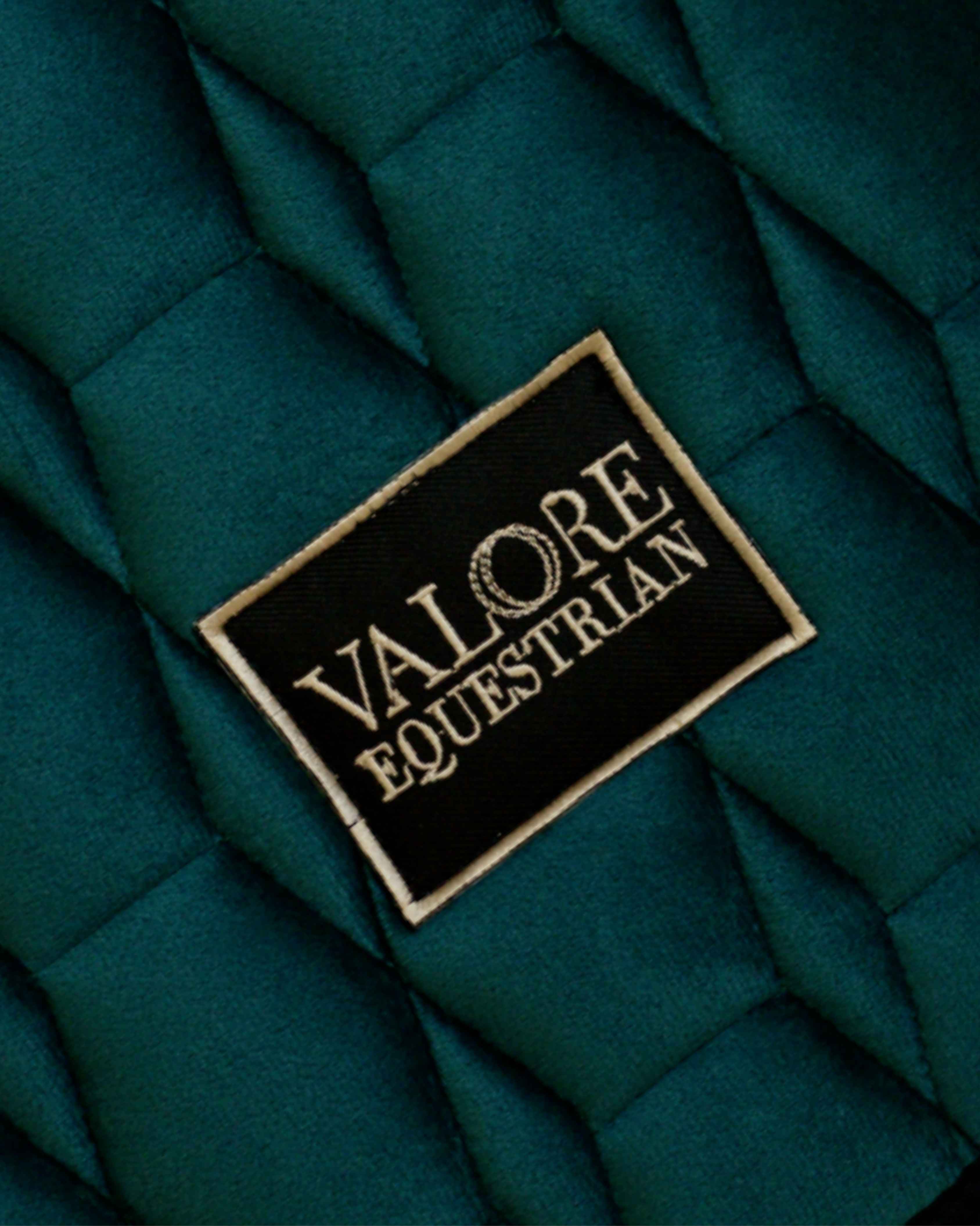Emerald Green Velvet Valore Jumping Wither Relief Saddle Pad – Anatomical Saddle Pad for Comfort and Freedom