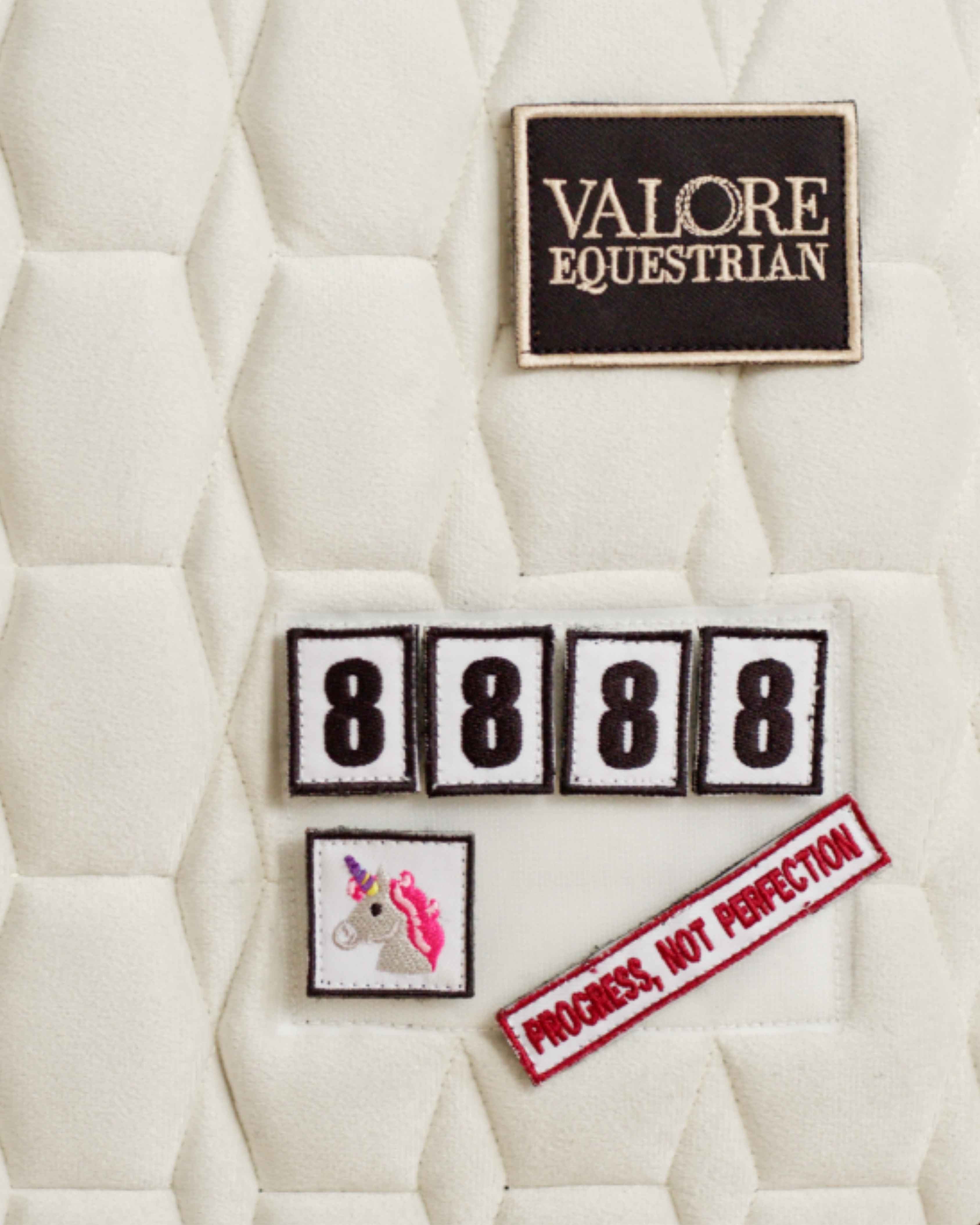 Ivory Mist Velvet Valore Jumping Wither Relief Saddle Pad – Anatomical Saddle Pad with Velcro Show Numbers